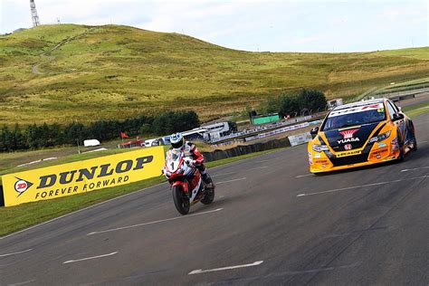 Tourist Trophy: Ride the Wild Wave of Motorcycle Racing!